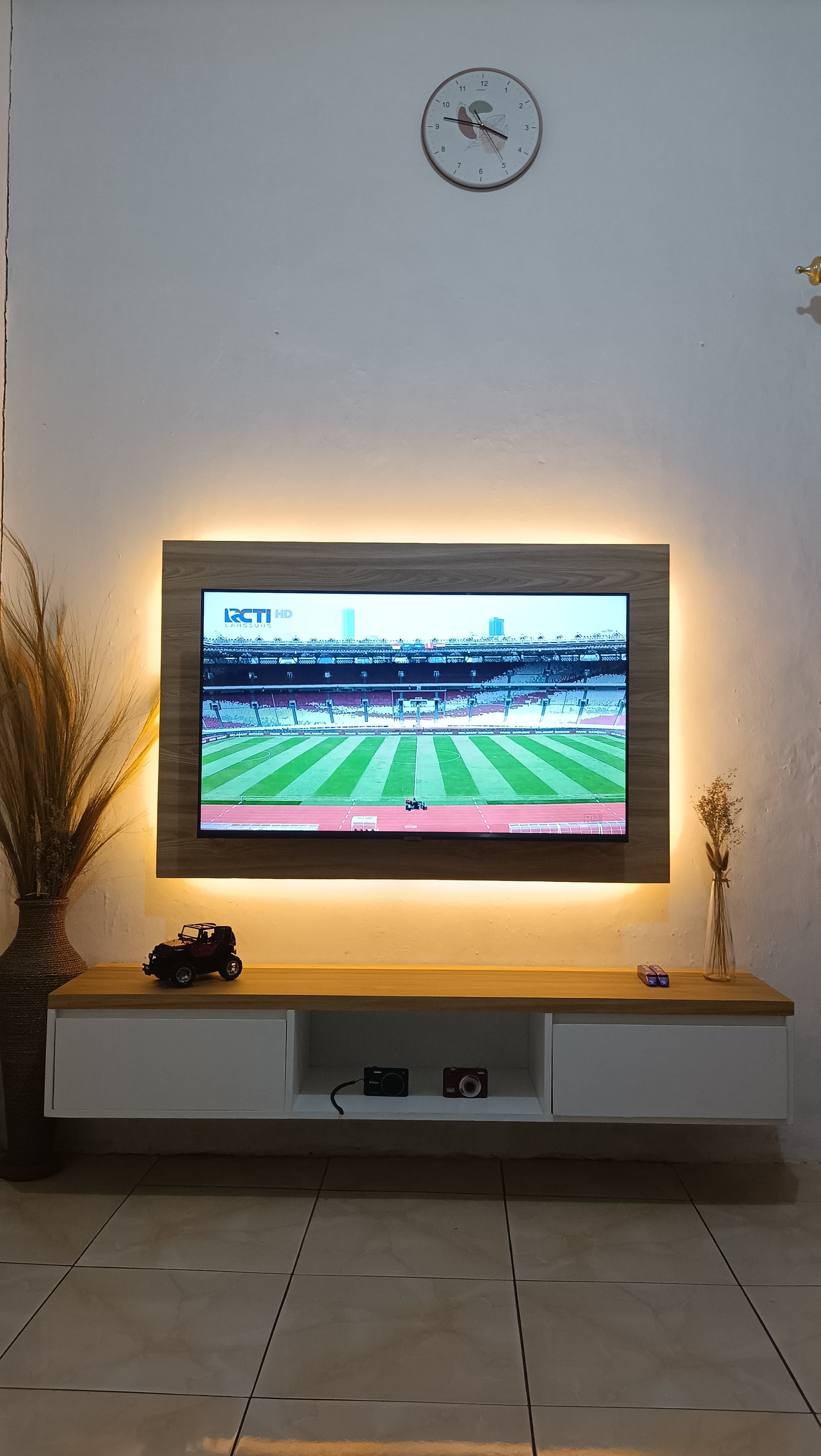 Backdrop TV Modern Bogor