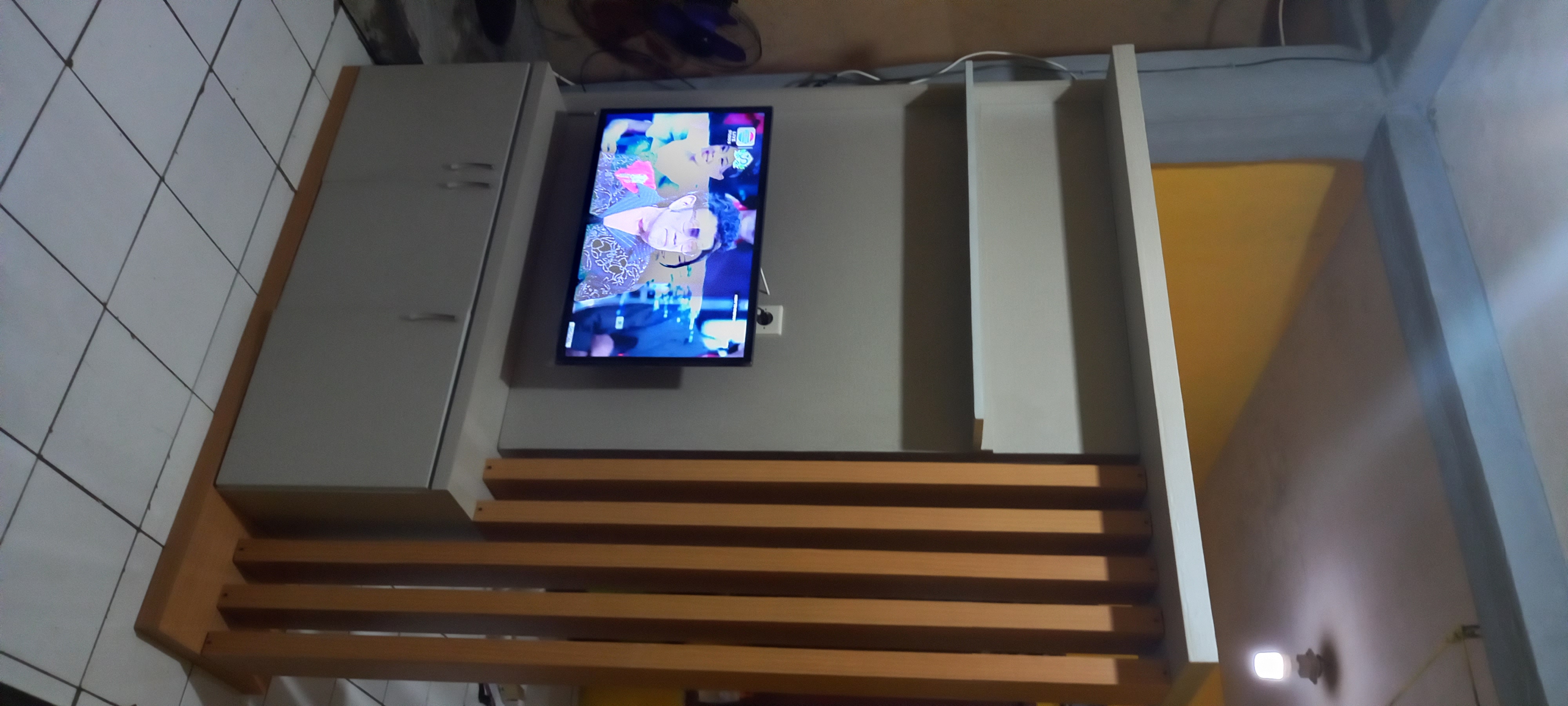 Backdrop TV Minimalis Storage