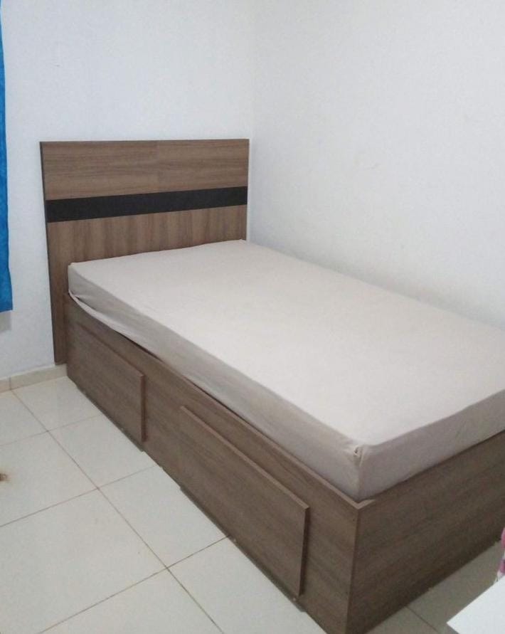 Set Meja Rias & Wardrobe Minimalis